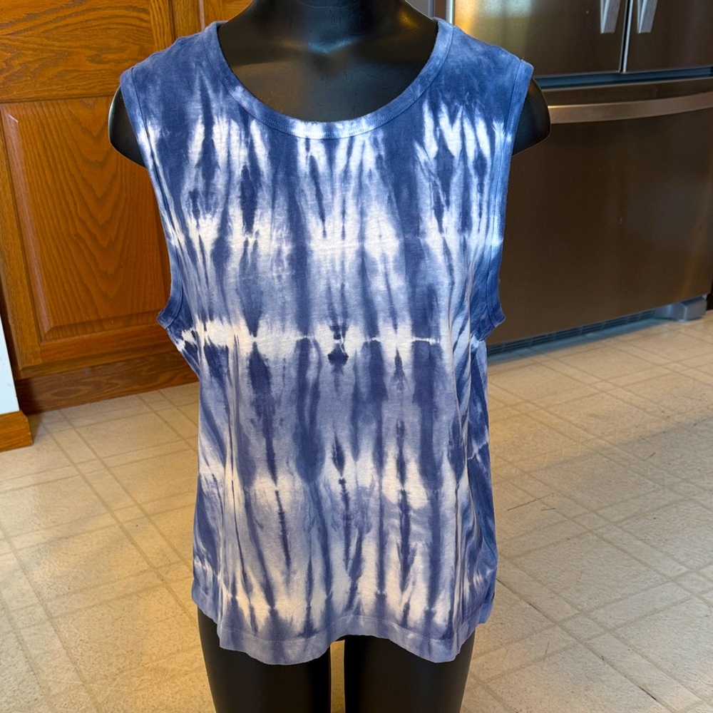 GAP Shrunken Tank. Size Large TALL. Armpit to armpit 20 inches across.